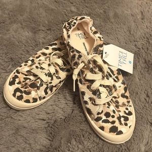 Time and Tru Women’s Scrunch Back Leopard Print Sneakers Size 6